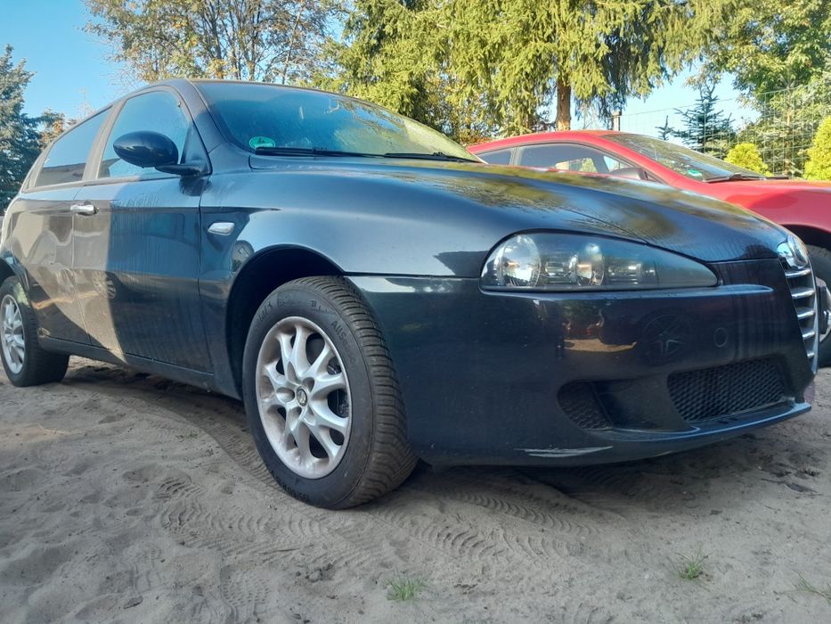 Alfa Romeo 147 1.6 Twin Spark 105km 2006r. z de czarna 5drzwi alu