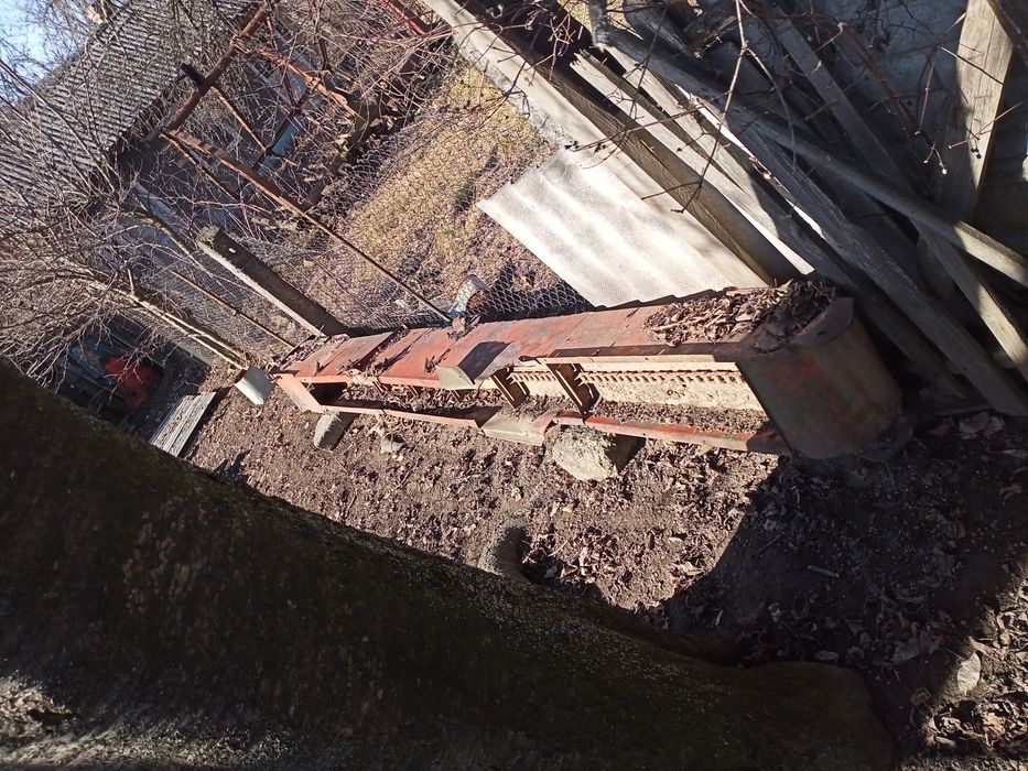 Кукурудзозбиральний комбайн причіпний з бункером