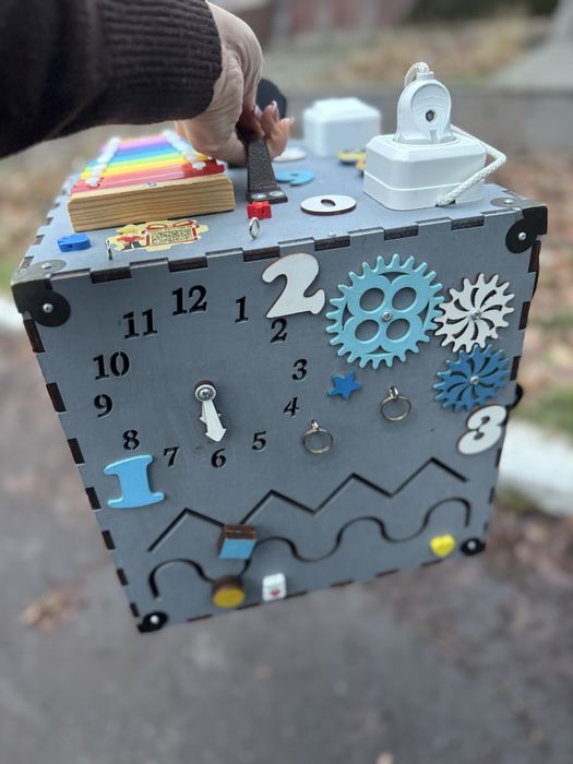 Розвивальний бізіборд для дітей