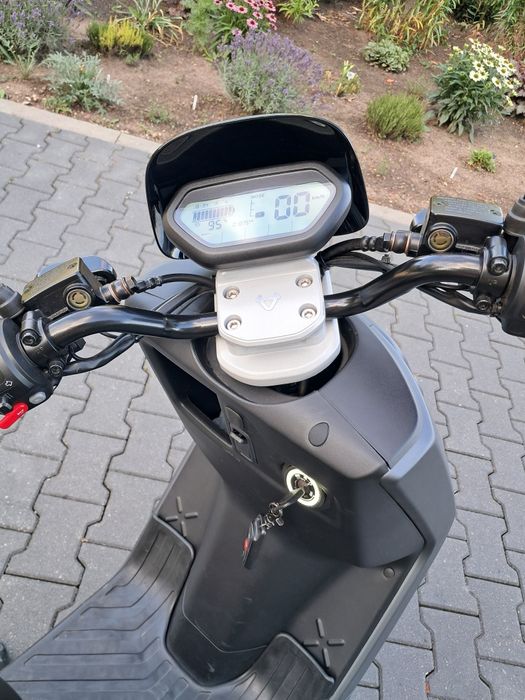 Skuter elektryczny niu