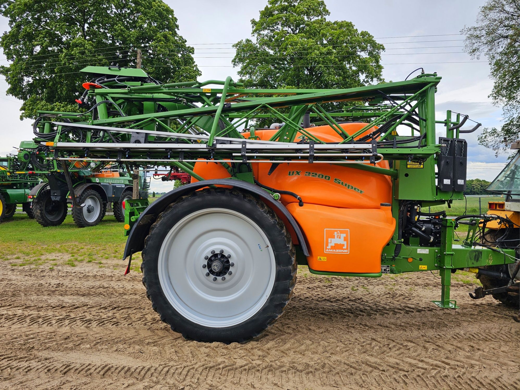 Opryskiwacz Amazone UX 3200  27 m 2014 rok
Lemken Primus 45
Szerokość