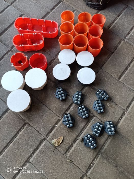 Puszki elektryczne podtynkowe i do karton gipsu.