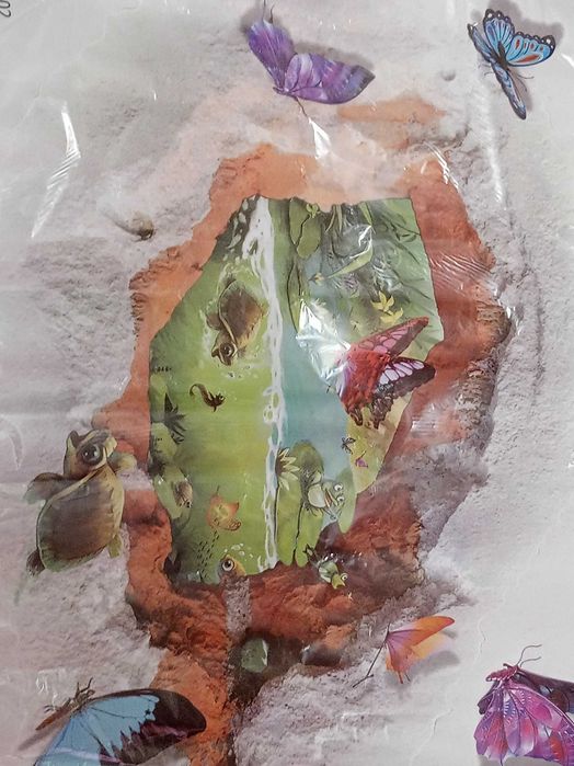 Наклейка на стену