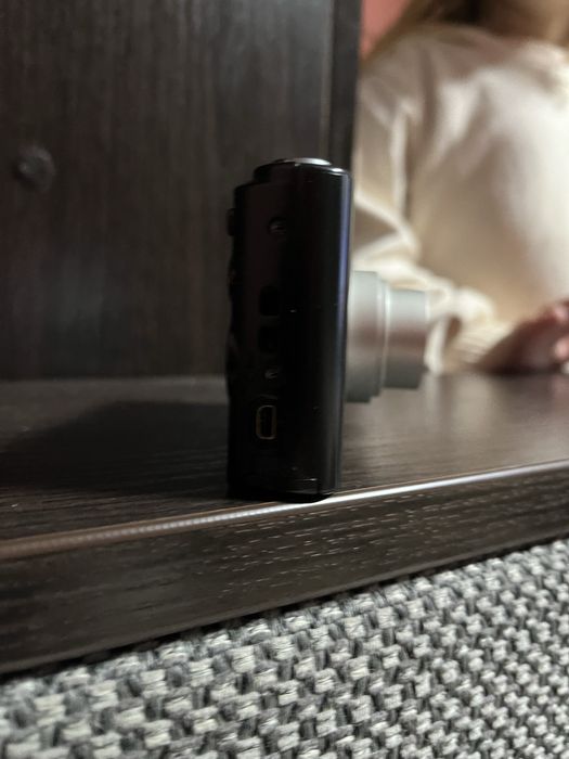 Фотоапарат SONY DSC-W800 є зарядка і картка память