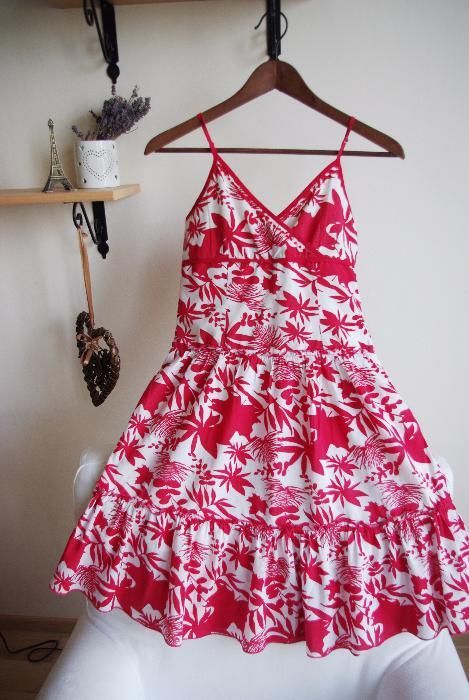 Czerwono-biała sukienka w kwiaty C&A 158 zwiewna rozkloszowana