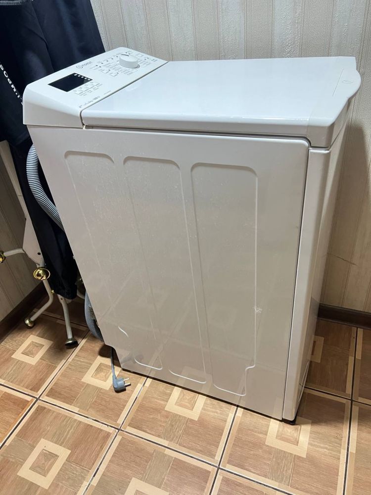 Пральна машина Indesit 61053 W