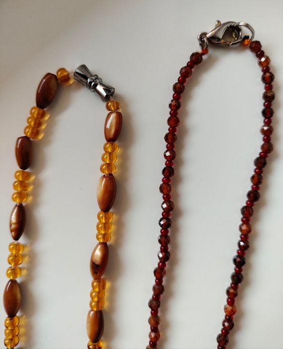 Крестик в позолоте на жгутике, бусах Новый