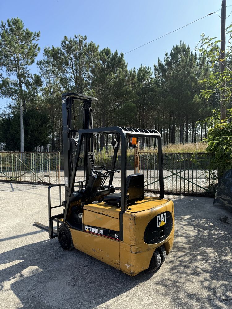 Empilhador eletrico cat 1800kg