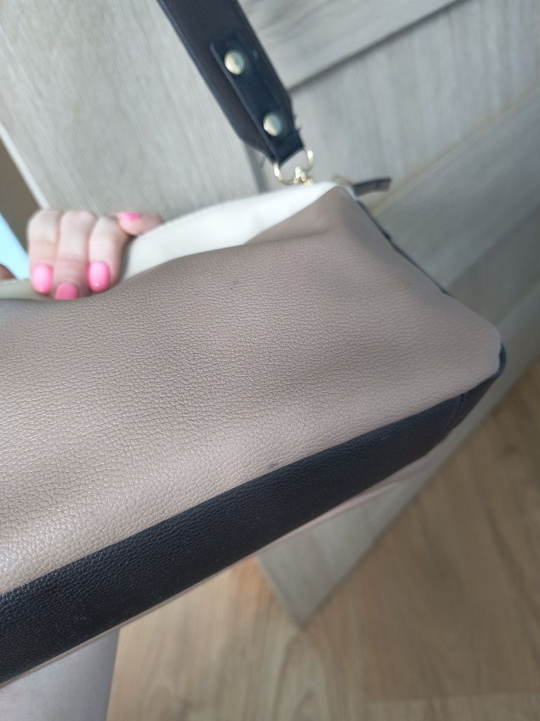 Piękna torebka damska crossboody Primark