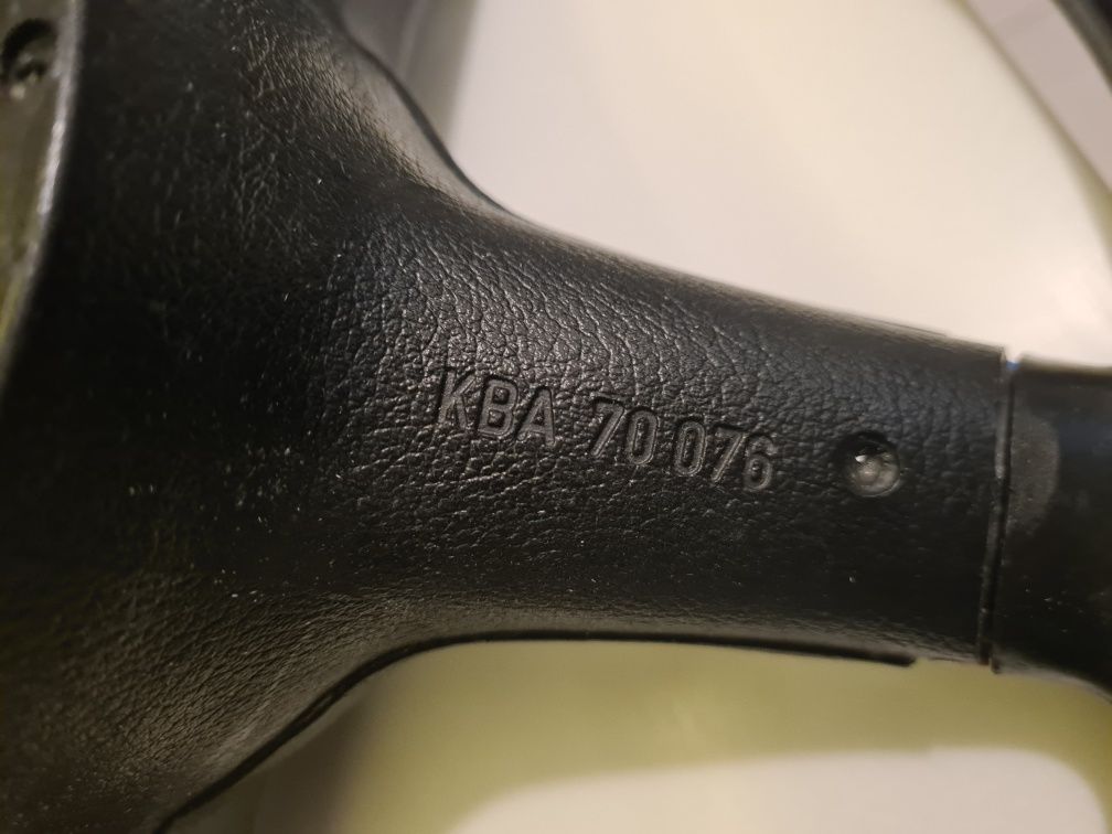 Kierownica e30 mtechnik1 mała