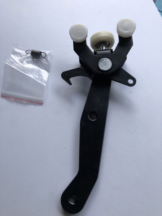 Ролик боковой двери нижний VW Transporter T5