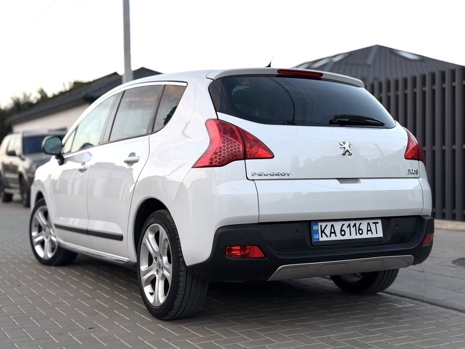 Пежо Peugeot 3008 2010 року дизель 2.0 автомат