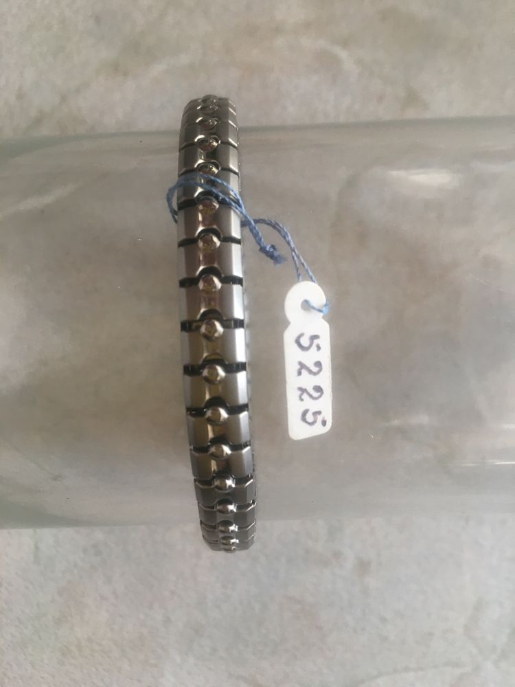 Varias pulseiras novas