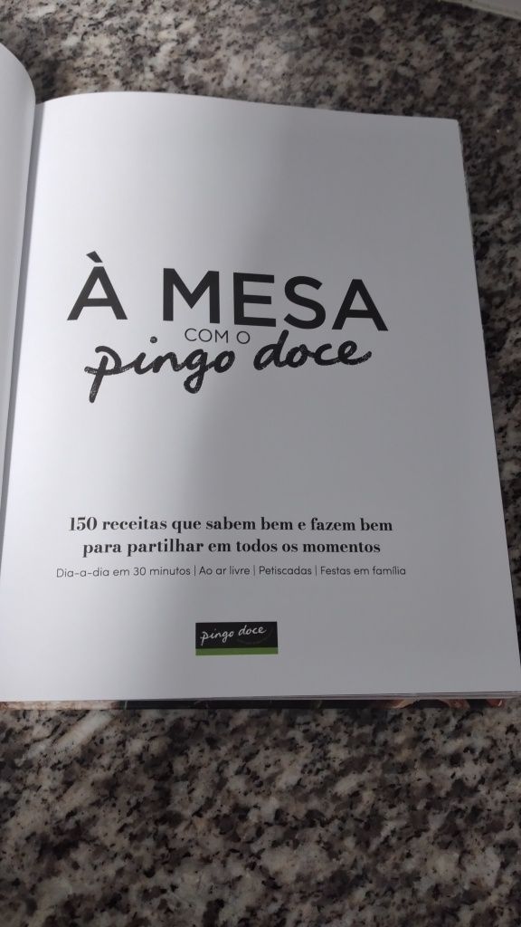 Livro Á mesa com o pingo doce