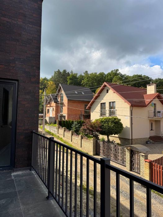 Продаж котеджу з терасою на даху м.Винники