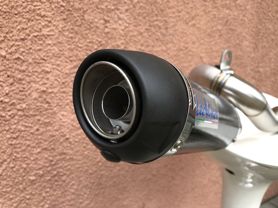 Wydech Uniwersalny PRAWDZIWY CARBON AKRAPOVIC Leo Vince Tłumik