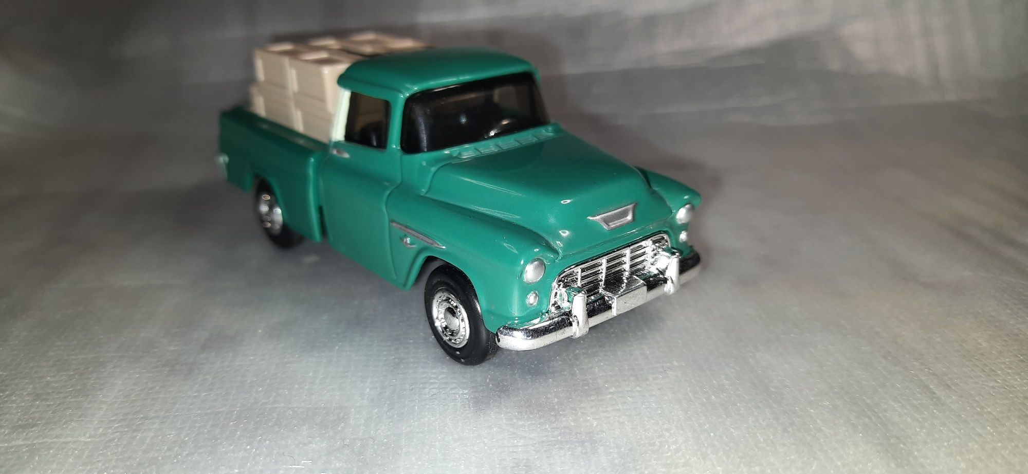 Машинка модель Chevrolet chevy 1/43 ertl