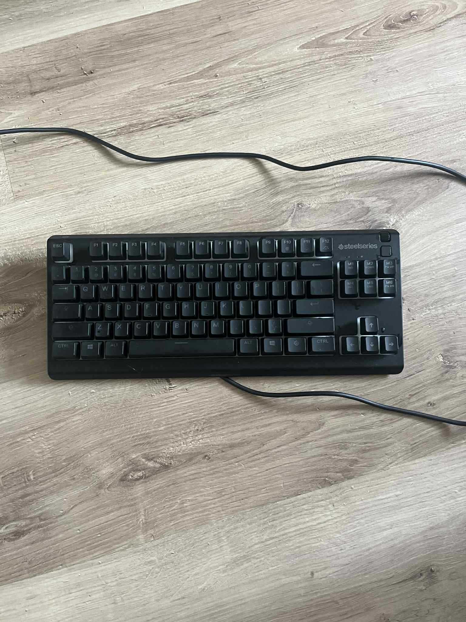 lawiatura SteelSeries Apex 3 TKL – Używana, bez opakowania