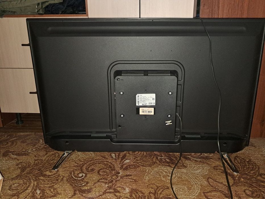 Продам телевізор artel UA43H1400 (розбитий  екран)