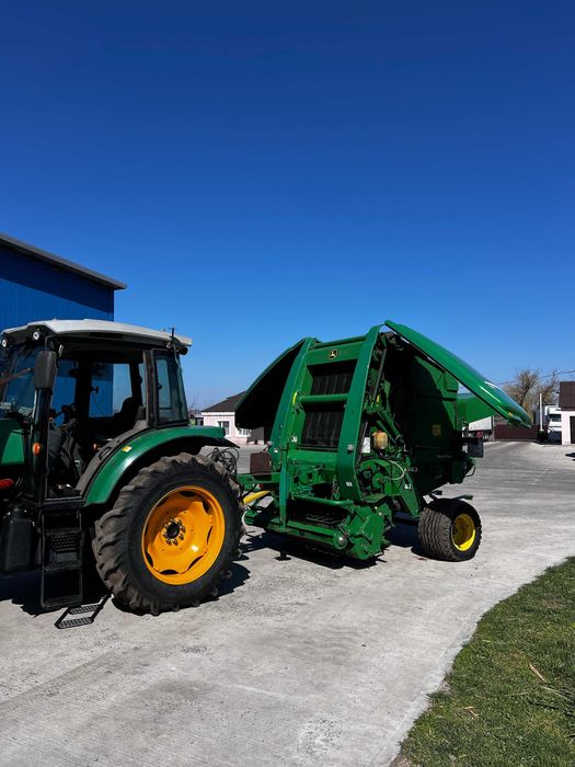Прес-підбірник John Deere 864