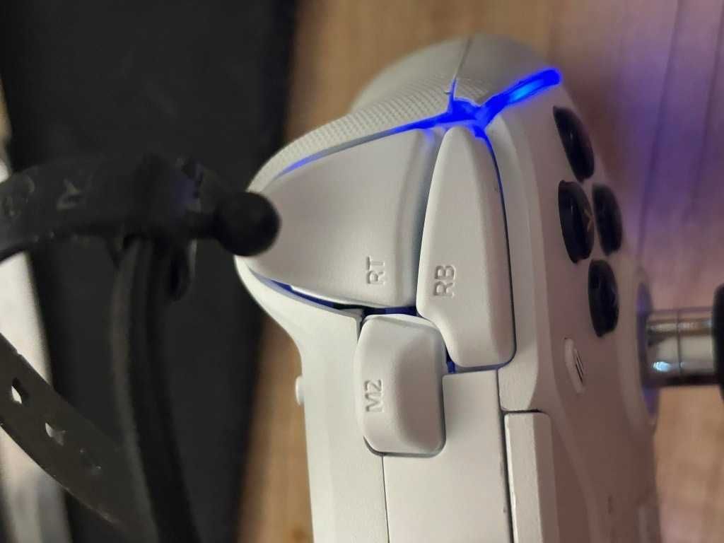 Pad Razer wolverine V2 Chroma