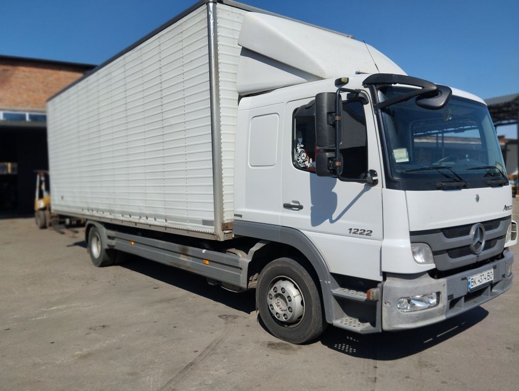 Mercedes - Benz. Atego. 4,8 - 2012