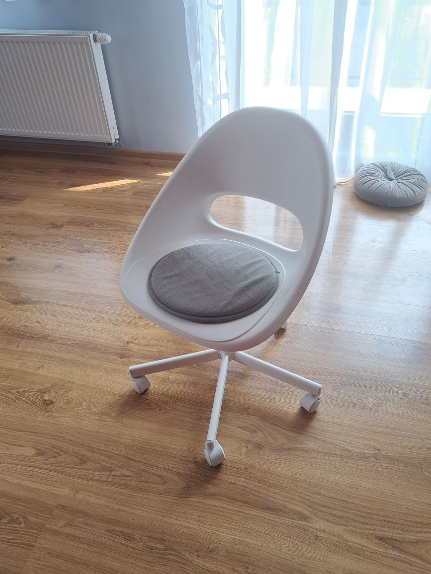 Krzesło obrotowe biurkowe ikea loberget białe