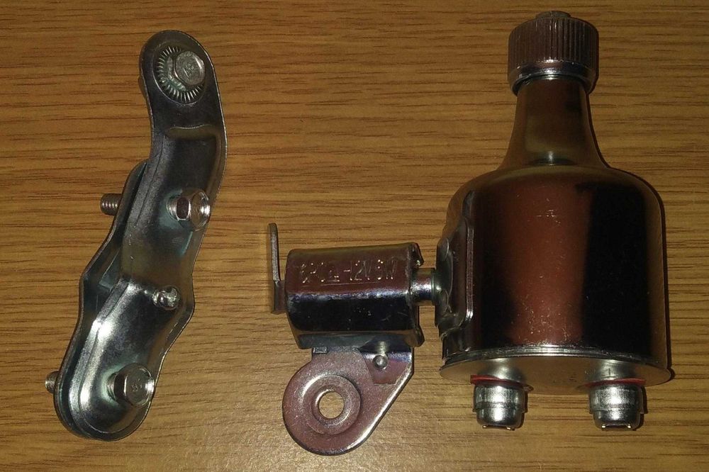 Dynamo rowerowe 6W 12V 0,5A prawe z uchwytem