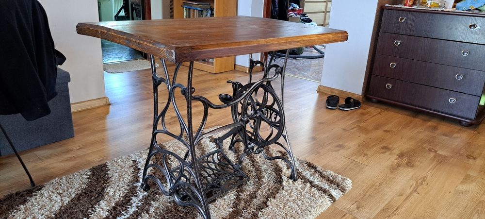 Sprzedam stolik na podstrumencie maszyny