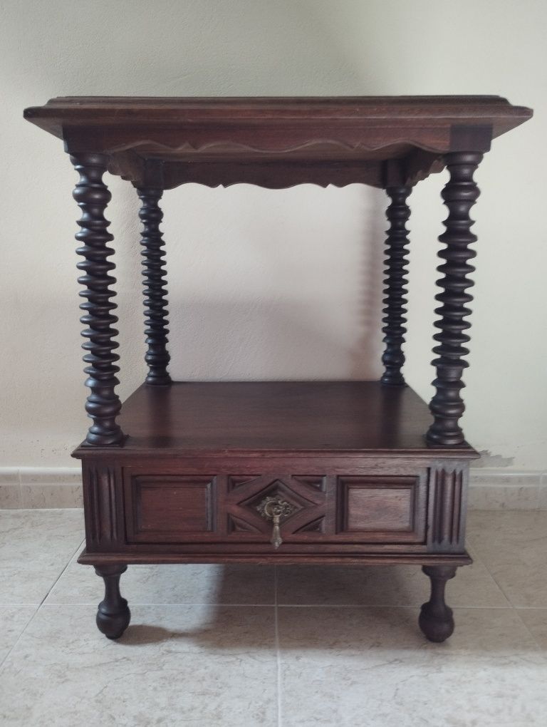 Móveis de quarto, cama.