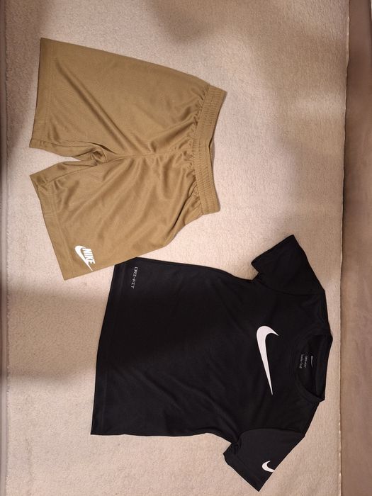 Sportowy zestaw. Koszulka i spodenki Nike. 116-112. Nowe
