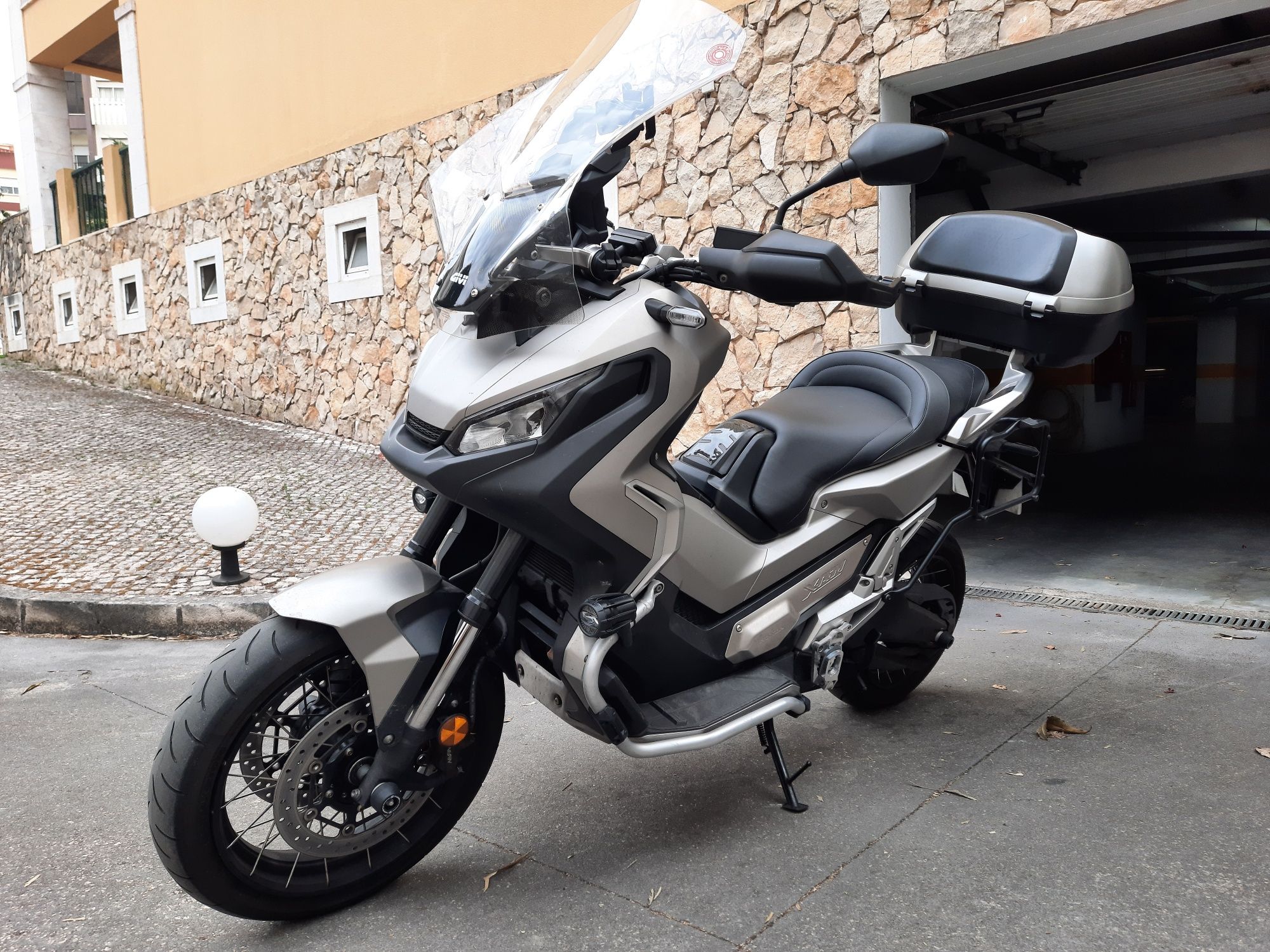 Honda x-adv 750 dct