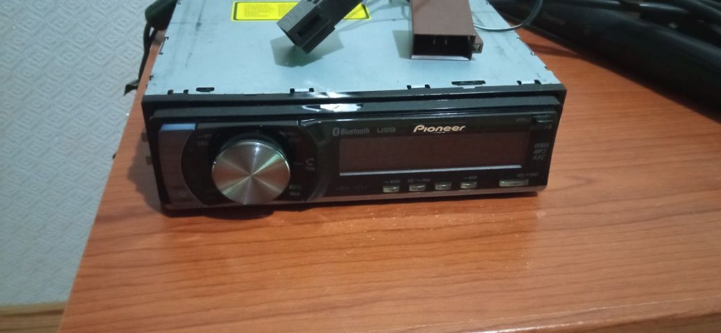 Процесорна магнитола Pioneer deh p 700BT  USB Стан ідеальний!