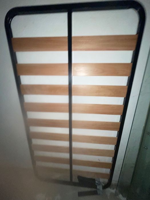 Cama de Solteiro com Colchão – Ótimo Estado