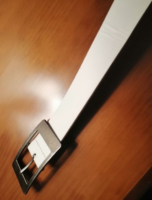 Cinto branco de senhora