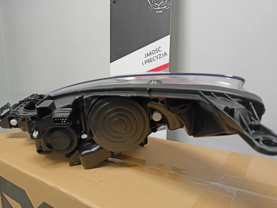 Peugeot 207 06- Lampa/Reflektor przód prawy /H7+H1