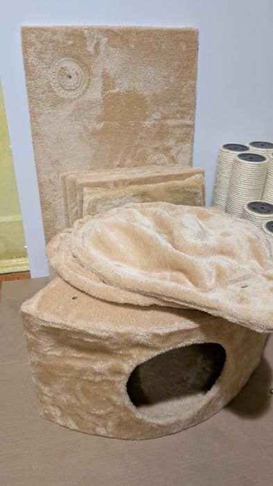 Atlas Drapak Sufitowy dla Kota Beżowy 92x76x241–272cm WIELKI WYSOKI US