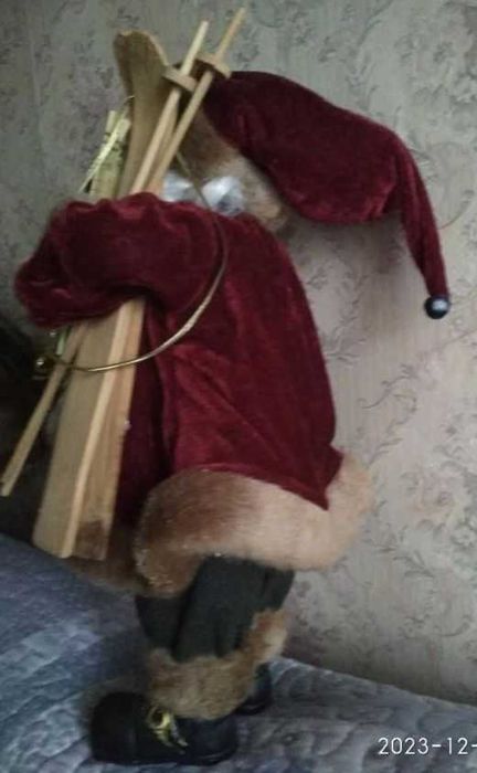 Санта-Клаус (англ. Santa Claus) — рождественский дед