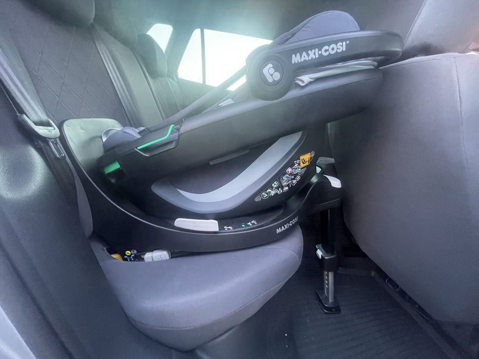Maxi-Cosi Coral 360 z Bazą FamilyFix 360 Essential Black