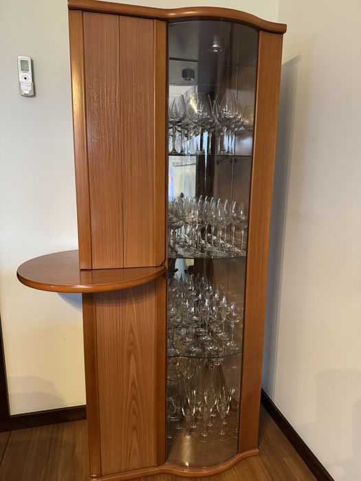 Movel Cristaleira com bar