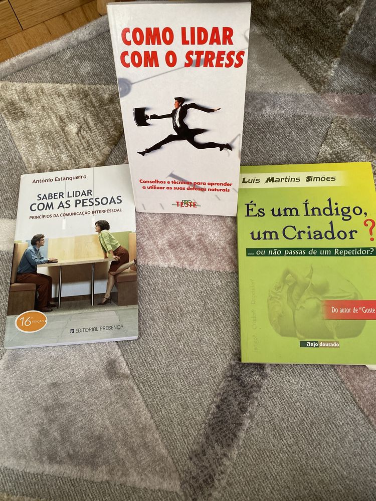 3 livros diferentes e necessários