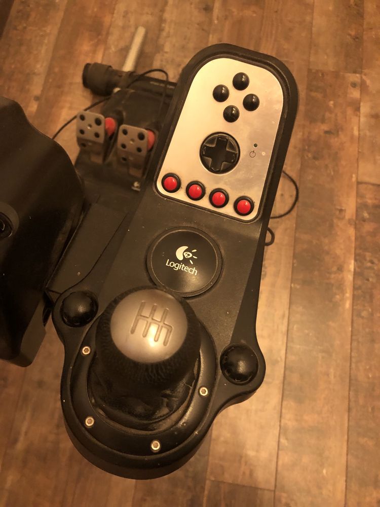 Kultowa kierownica do gier Logitech G27 + stojak