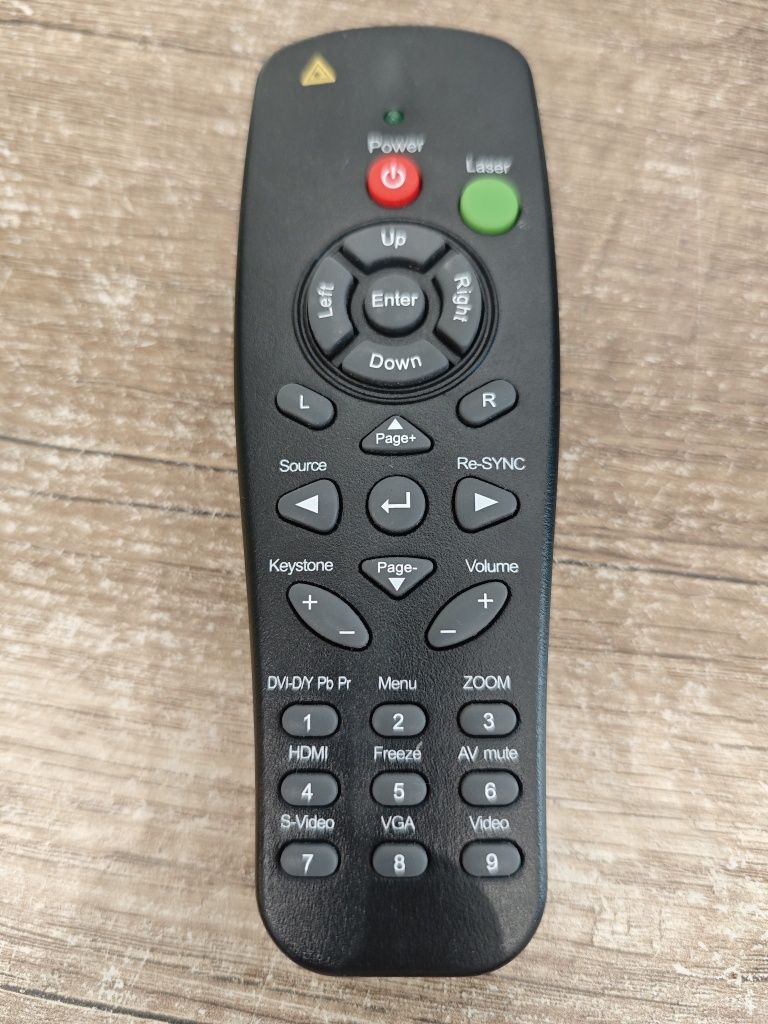 Projektor optoma ex 784