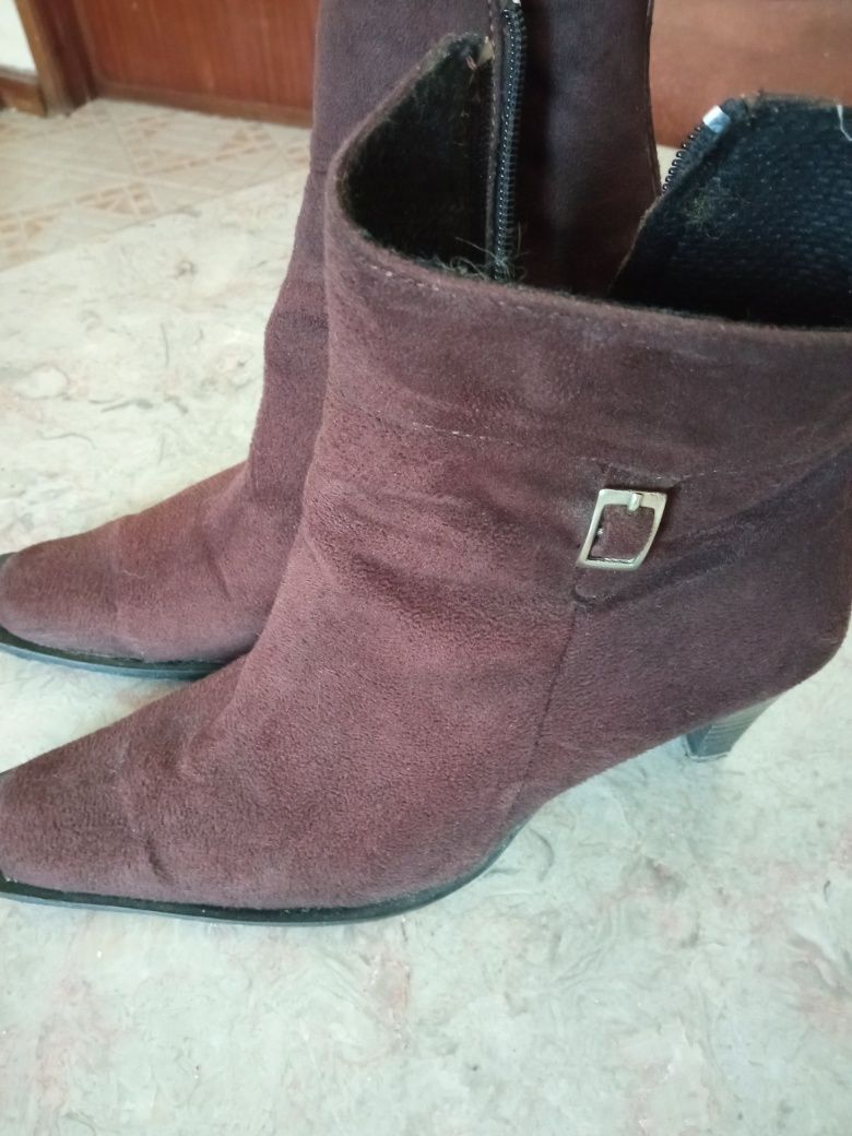 Conjunto de Várias Botas Senhora como novas