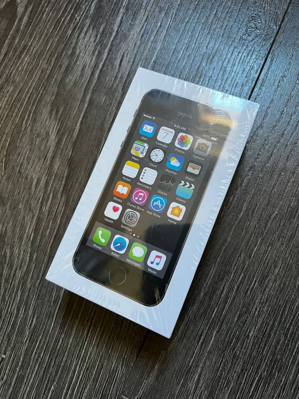 iPhone 5S 16GB Space Gray — Новий, Запакований, Не Активований