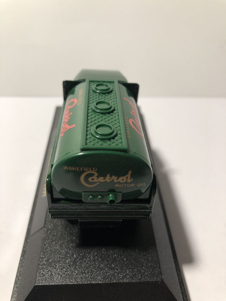 Miniatura de coleção Mack Tanker Castrol