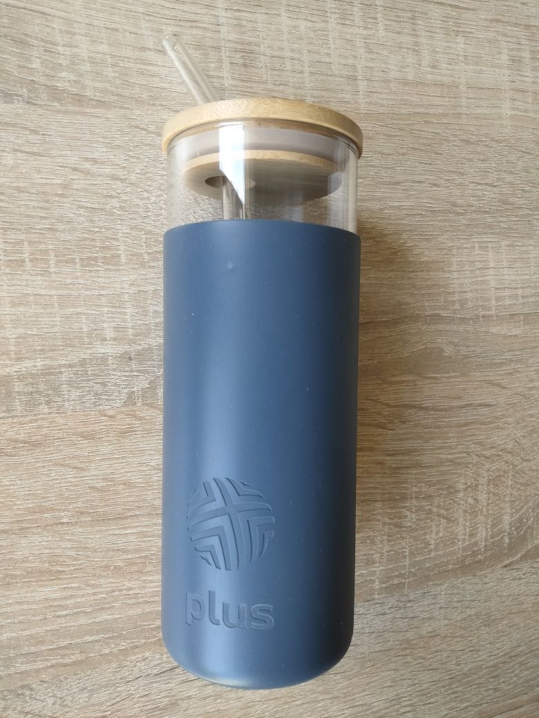 Szklany kubek z bambusową pokrywką i słomką 600 ml