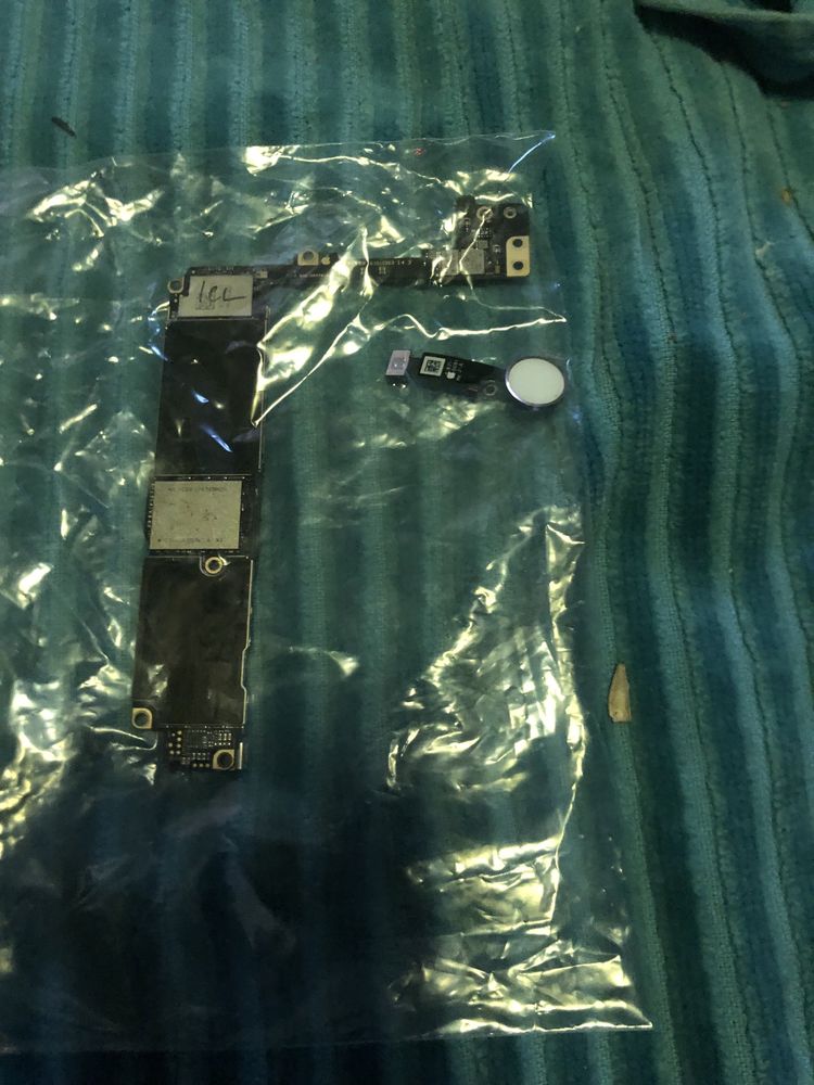 Плата icloud iphone 7+ 32  з кнопкой