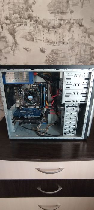 Продам комп'ютер для середніх ігор.