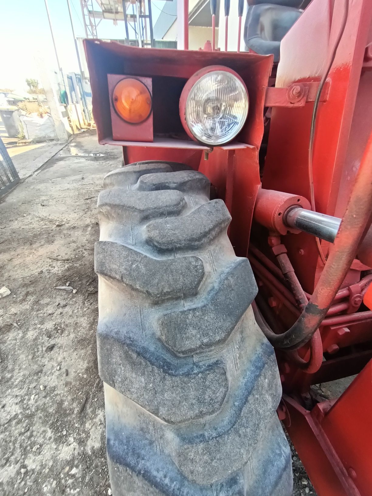 Manitou diesel 2.5 toneladas todo terreno